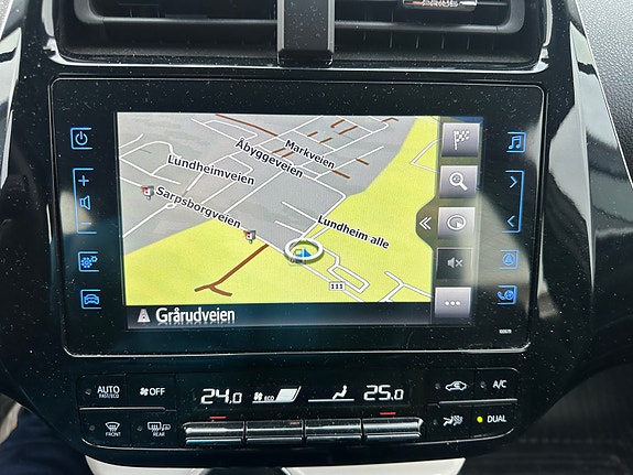 Toyota Prius Plug-in Hybrid 12 of 14