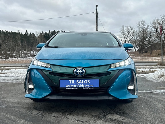 Toyota Prius Plug-in Hybrid 2 of 14