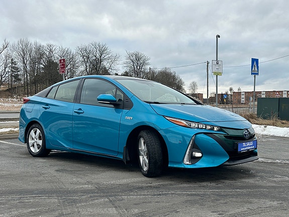 Toyota Prius Plug-in Hybrid 3 of 14