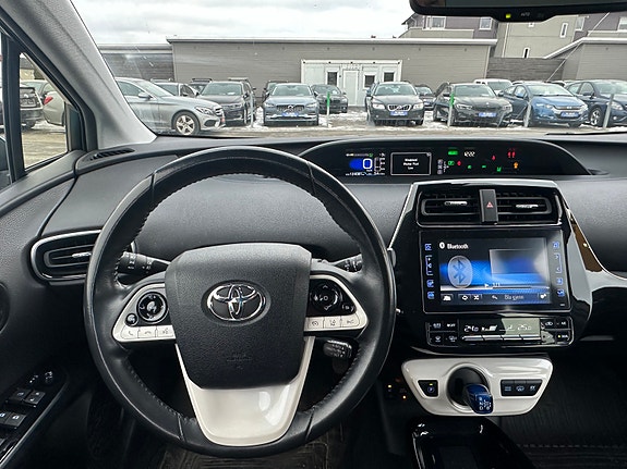 Toyota Prius Plug-in Hybrid 7 of 14