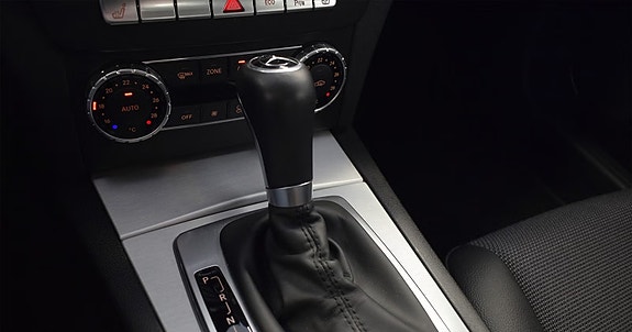 Mercedes-Benz C180 12 of 16