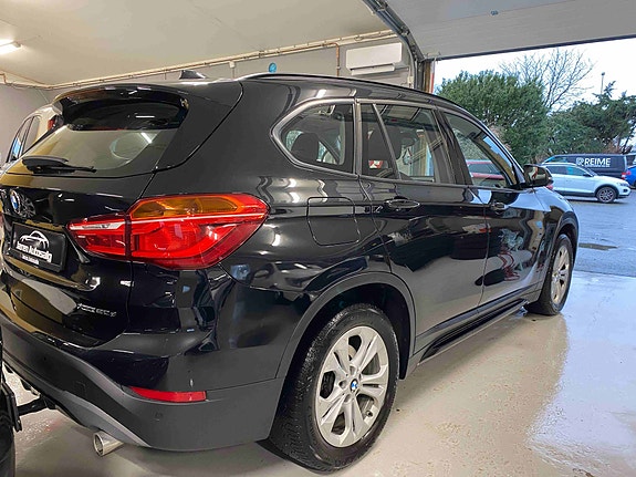 BMW X1 4 of 5