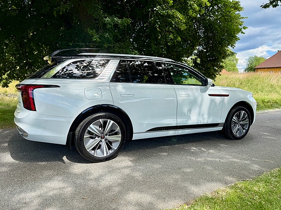 Hongqi E-HS9 5 of 5