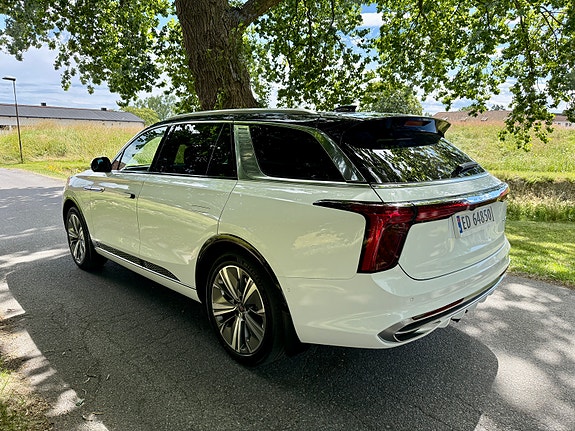 Hongqi E-HS9 3 of 5