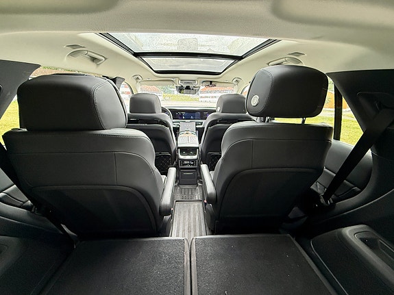 Hongqi E-HS9 25 of 30
