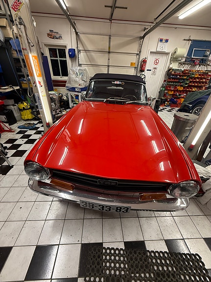 Triumph 4 of 5