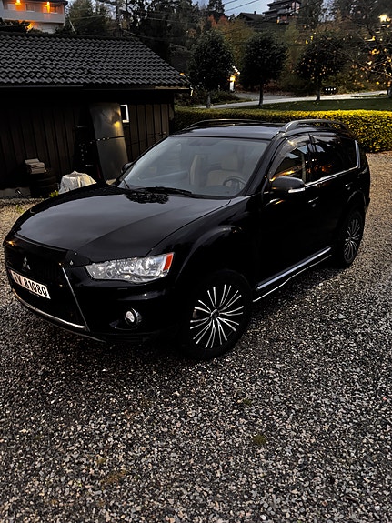 Mitsubishi Outlander 2 of 17
