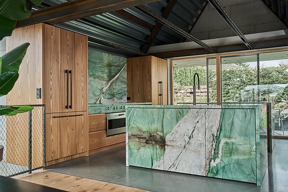 Kjøkken i Alm og Quartzite Fuxite