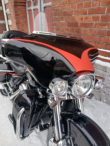 Harley-Davidson FLHTCUSE2 Electra Glide Ultra Classic CVO 9 of 16