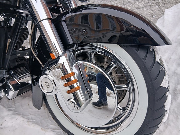 Harley-Davidson FLHTCUSE2 Electra Glide Ultra Classic CVO 8 of 16