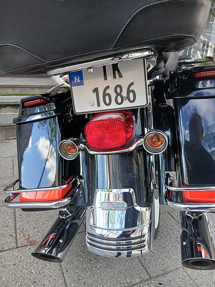 Harley-Davidson FLHTCUSE2 Electra Glide Ultra Classic CVO 9 of 9
