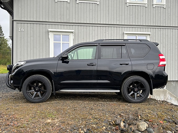 Toyota Land Cruiser 4 of 28