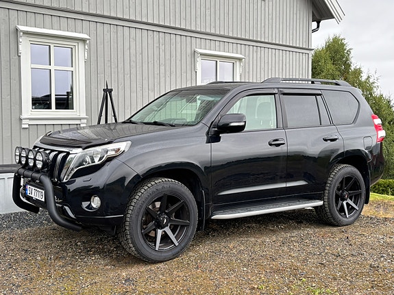Toyota Land Cruiser 3 of 28