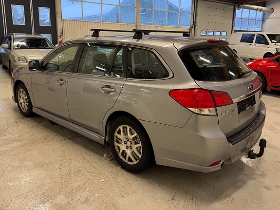 Subaru Legacy 5 of 5