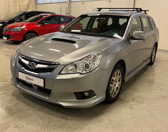 Subaru Legacy 3 of 5