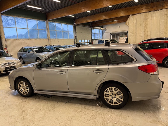Subaru Legacy 4 of 5