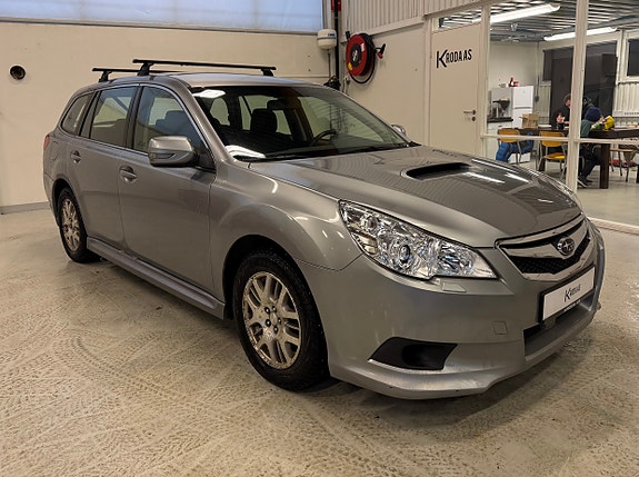 Subaru Legacy 2 of 5