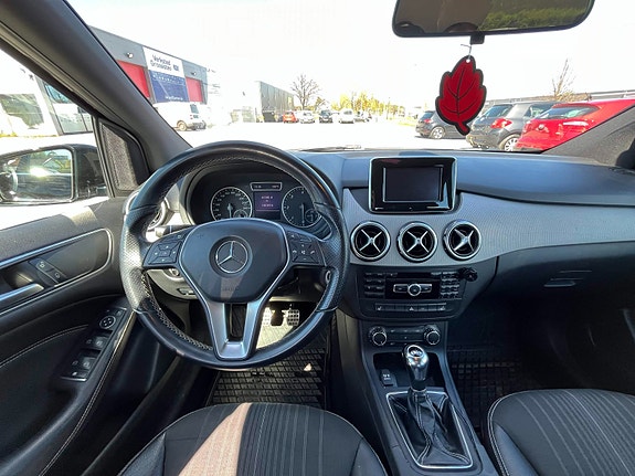 Mercedes-Benz B180 12 of 12