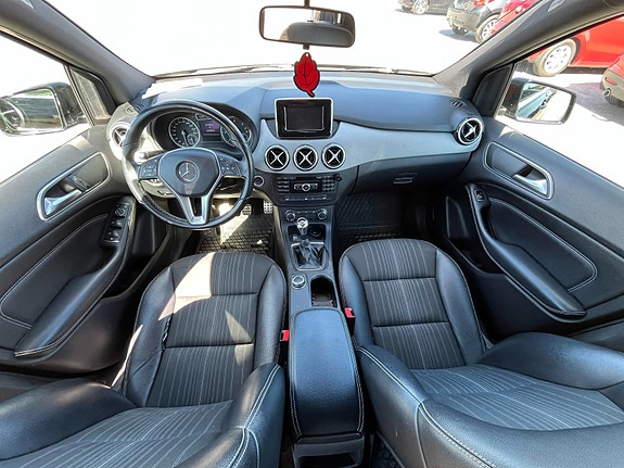 Mercedes-Benz B180 11 of 12