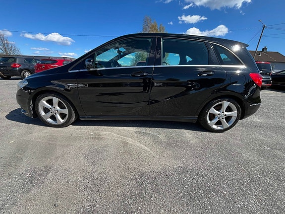 Mercedes-Benz B180 3 of 5