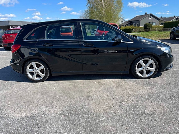 Mercedes-Benz B180 6 of 12