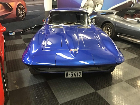 Chevrolet Corvette 4 of 30