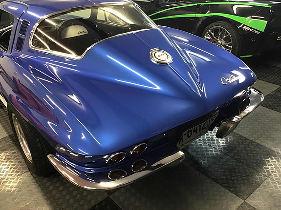 Chevrolet Corvette 24 of 30
