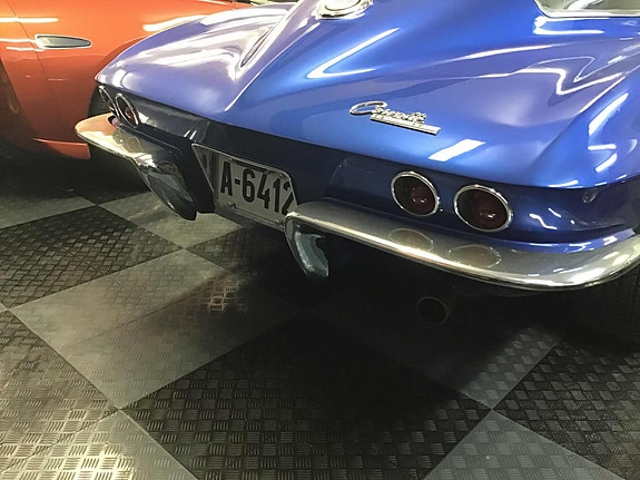 Chevrolet Corvette 9 of 30