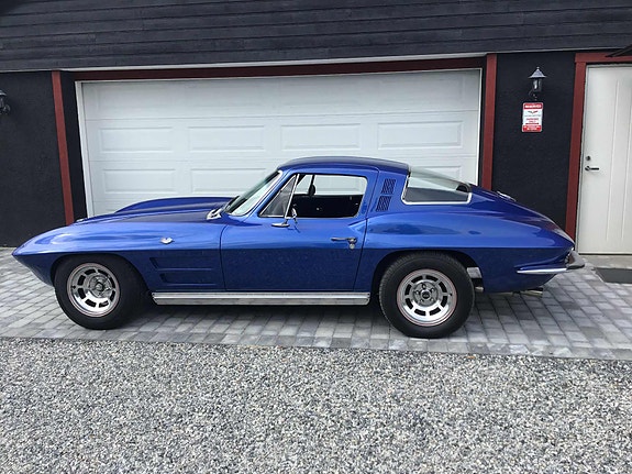 Chevrolet Corvette 19 of 30