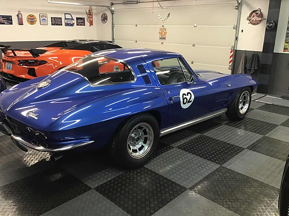 Chevrolet Corvette 23 of 30