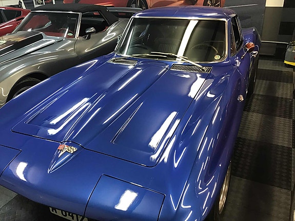 Chevrolet Corvette 12 of 30