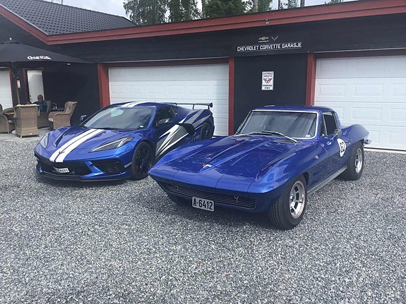 Chevrolet Corvette 3 of 30