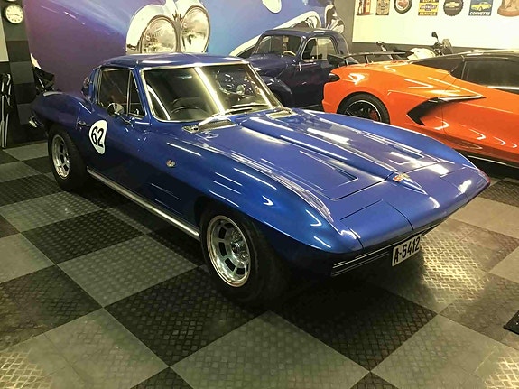 Chevrolet Corvette 26 of 30