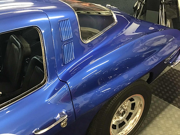 Chevrolet Corvette 25 of 30