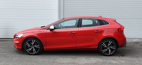 Volvo V40 3 of 5