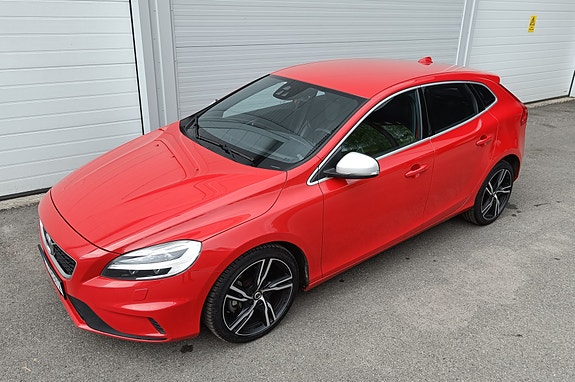 Volvo V40 2 of 5