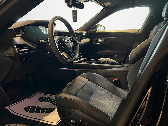 Audi e-tron GT 13 of 30