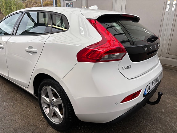 Volvo V40 6 of 15