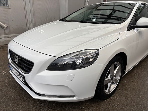Volvo V40 9 of 15