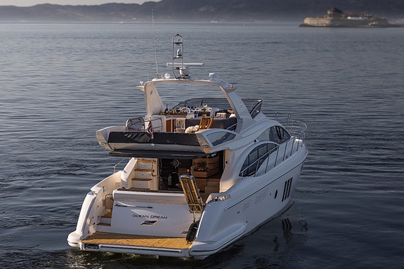 Azimut  58 Levert ny i Norge. Et smykke av en nydelig skute. Klargjort nå. 3 of 5