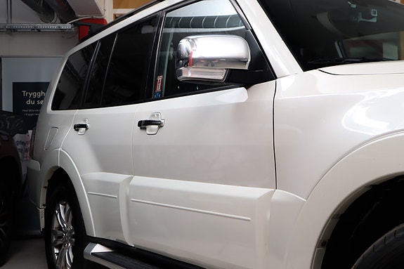 Mitsubishi Pajero 13 of 30
