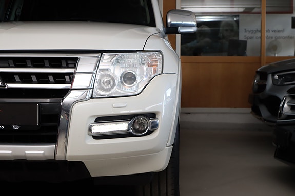 Mitsubishi Pajero 6 of 30