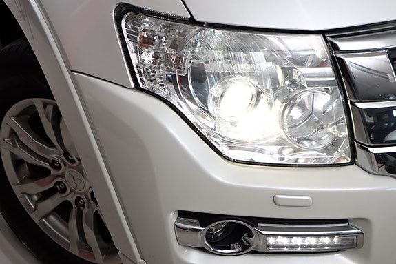 Mitsubishi Pajero 11 of 30