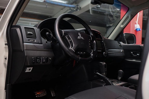 Mitsubishi Pajero 24 of 30