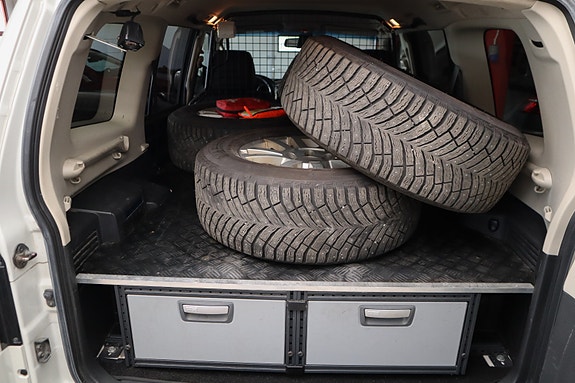 Mitsubishi Pajero 16 of 30