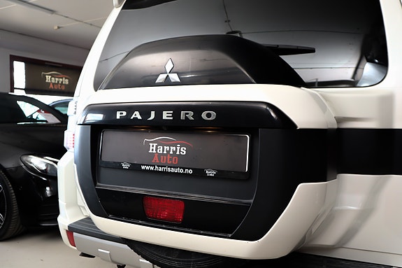 Mitsubishi Pajero 14 of 30