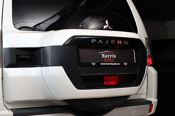 Mitsubishi Pajero 3 of 5
