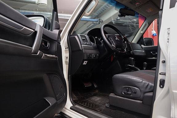 Mitsubishi Pajero 21 of 30