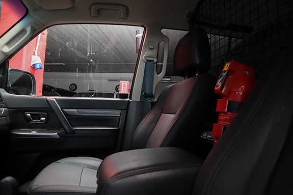Mitsubishi Pajero 27 of 30