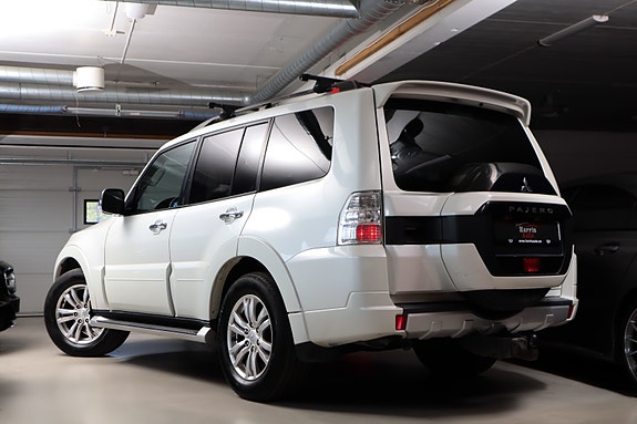Mitsubishi Pajero 4 of 5